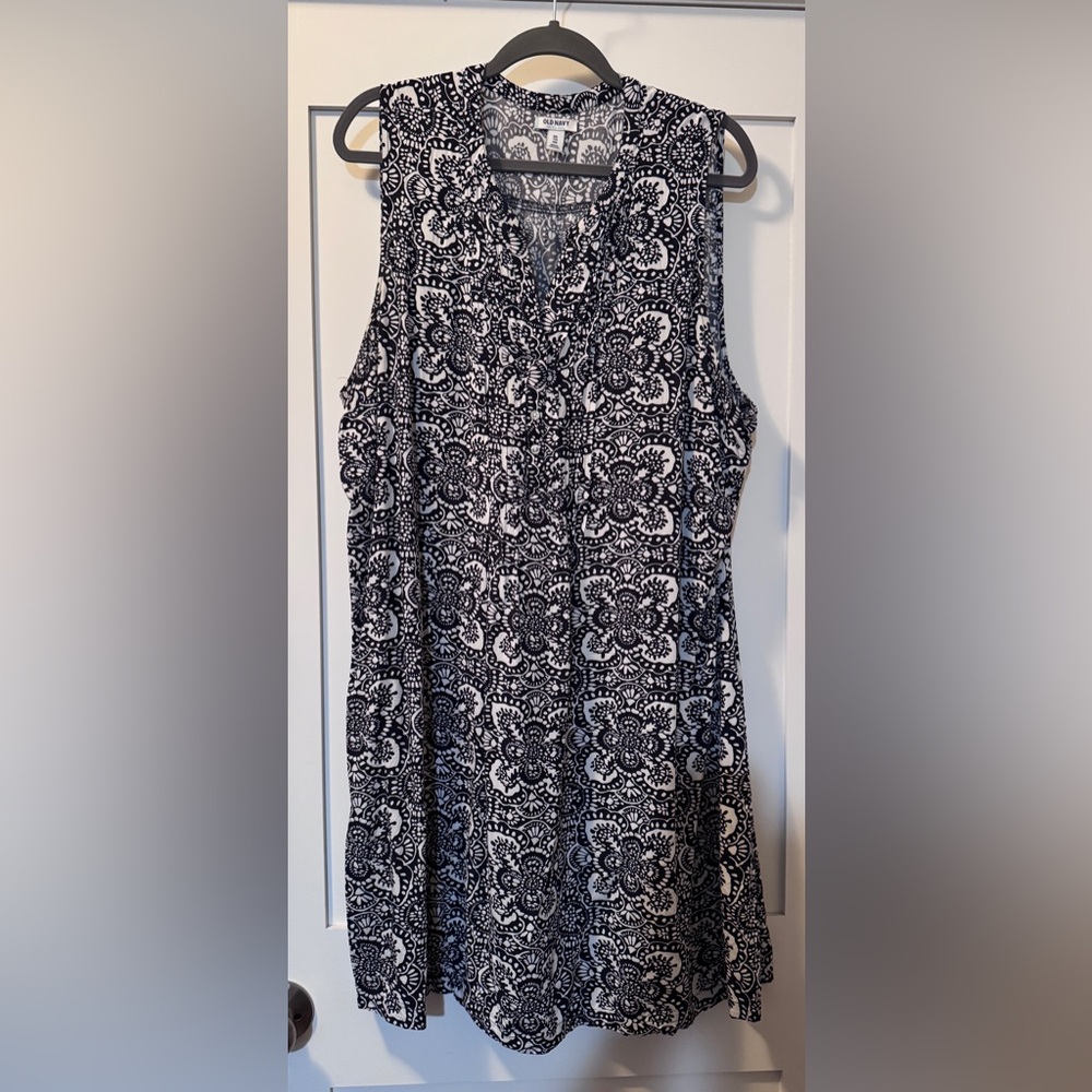 Old Navy Pintuck Lighweight Dress